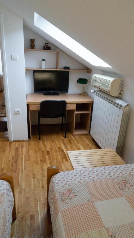Apartment Akacija Gardens Βελιγράδι Εξωτερικό φωτογραφία